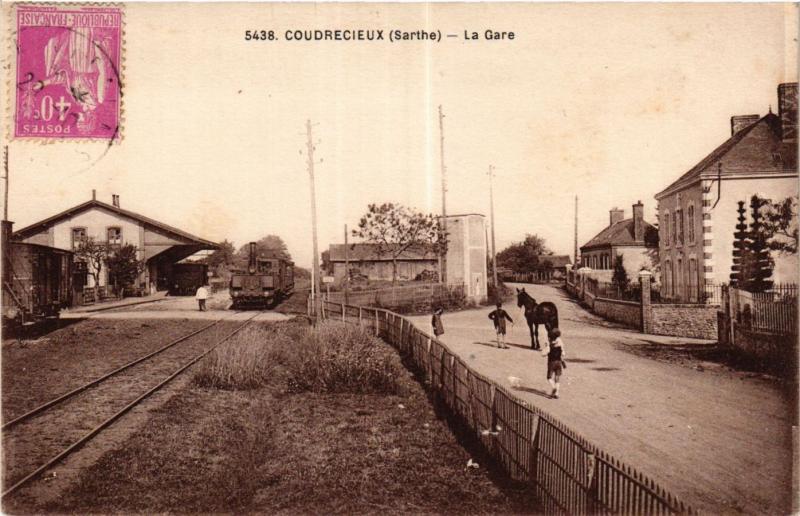 CPA Courdrecieux - La Gare (390975)