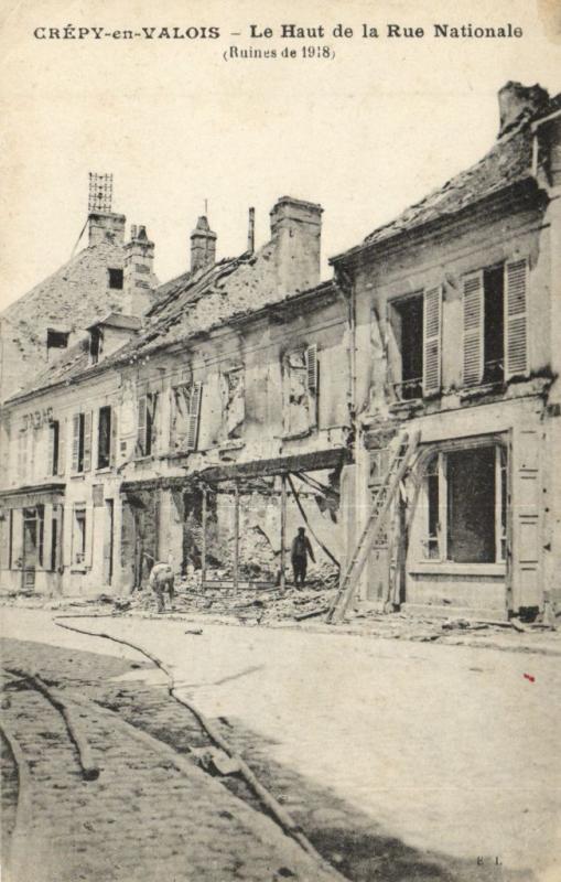 CPA Militaire - CRÉPY-en-VALOIS - Le Haut de la Rue Nationale (92034)