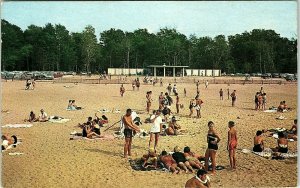 Vintage Erie PA Beach Presque Isle Park Bathing Suits 1950s Autos Postcard 7-67