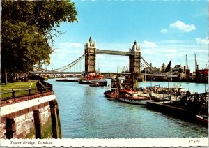 CONTINENTAL SIZE POSTCARD TOWER BRIDGE LONDON AND THAMES RIVER