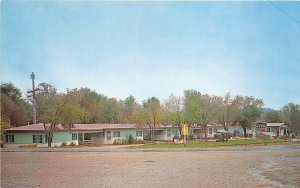 Branson Missouri 1952 Postcard Traveler's Motel