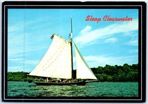 M-97079 Sloop Clearwater The Clearwater Hudson River New York USA