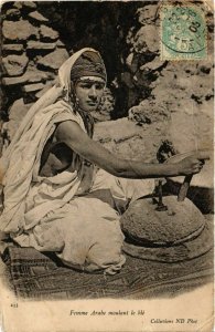 CPA AK Femme Arabe moulant le ble ALGERIA (794250)