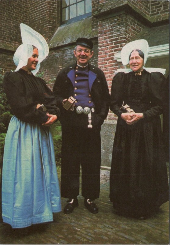 Fashion Postcard - Netherlands, Dutch Costume, Klederdracht Huizen Ref.RR16450