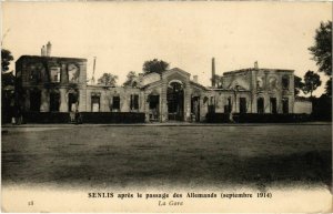 CPA Senlis- apres le passage des Allemands, La Gare FRANCE (1020367)