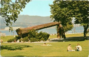 postcard Vancouver Lumbermen's Arch, Stanley Park