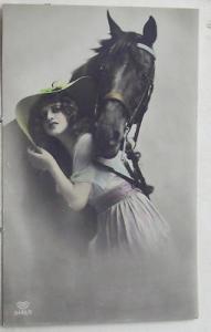 B2553   PRETTY LADY & HORSE  REAL PHOTO   POSTCARD,