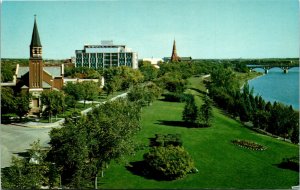 Postcard SK Saskatoon Kiwanis Park by Banks South Saskatchewan River 1970s K50