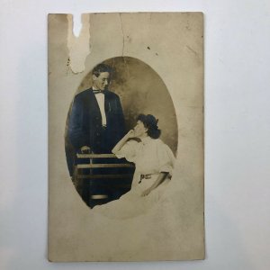 RPPC AZO 1904-1918 YOUNG COUPLE  LOOKING AT EACH OTHER GREAT POSTCARD 