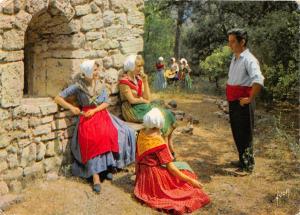 BR29715 Cotes de provence terre de la vigne et des cignales folklore costumes
