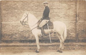 uk43164 Real photo tarascon soldier on horse photo pierron police ww1