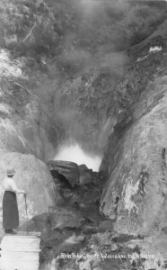 RPPC REKE REKE GEYSER WAIRAKEI NEW ZEALAND REAL PHOTO POSTCARD (c. 1910)