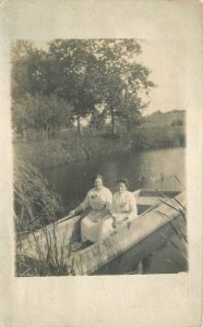 Postcard RPPC Photo 1914 Indiana Logansport Women flat bottom Boat 22-13036