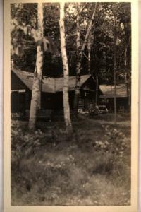 pre-1930 rppc - LOG CABIN COTTAGE IN THE WOODS - postcard y5391