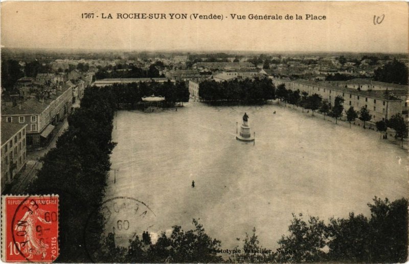 CPA La ROCHE-sur-YON - Vue générale de la Place (636922)