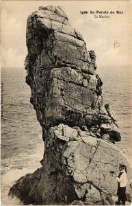 CPA La Pointe du RAZ - Le Menhir (458268)