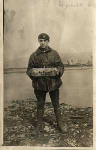 PC CPA LEBANON, BEYROUTH, SOLDIER WITH NEWSPAPER, REAL PHOTO Postcard (b16701)