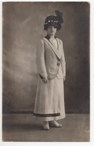 HP822 Vintage RPPC Real Photo Postcard Pretty Woman in Coat and Great Hat