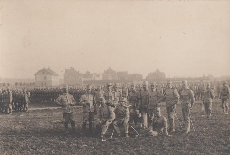 Large group of military men soldiers uniforms place to identify real photo pc