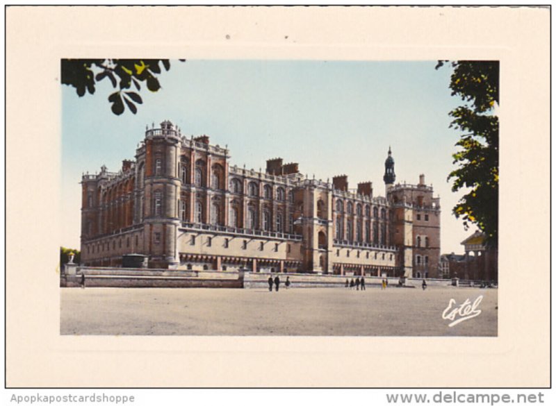 France Chateau de St-Germain Facade sur les parterres au fond l'Eglise