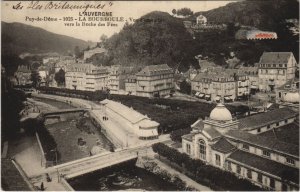 CPA PUY-de-DOME-La BOURBOULE-Vue d'ensemble vers la Roche des Fées (46471)