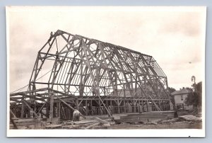 JH3/ Interesting RPPC Postcard c1910 Gambrel Roof Barn Raising Construct 60