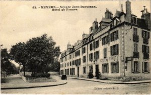 CPA NEVERS Square Jean-Desveaux Nievre (100358)