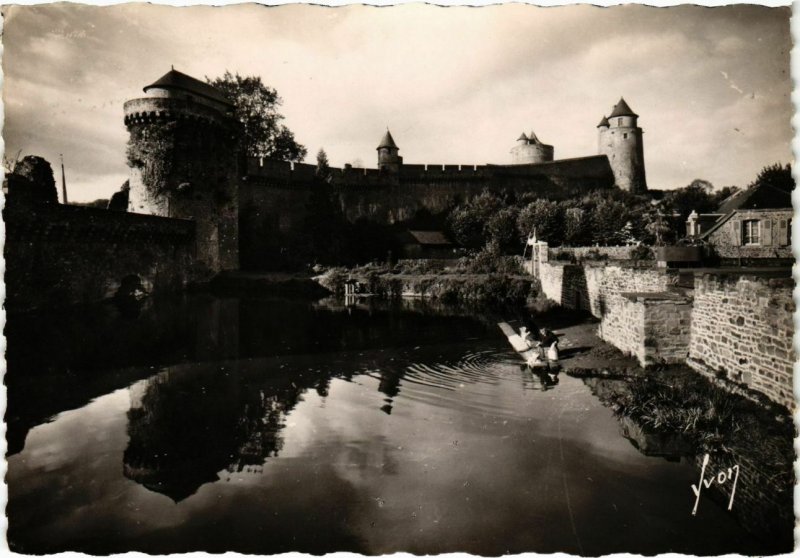 CPM Fougeres- Les Remparts Nord du Chateau FRANCE (1022623)