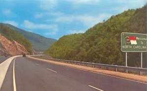 North Carolina Welcome Sign, Flag Logo Vintage Dexter Chrome Postcard Unused