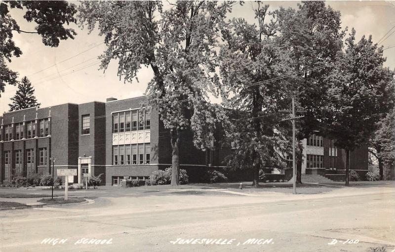 Jonesville Michigan~High School~US 10 Sign in Front~1946 RPPC Real Photo Pc