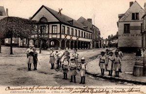 Crevecceur-Le-Grand, France - Children in front of L'Hotel de Ville - c1908