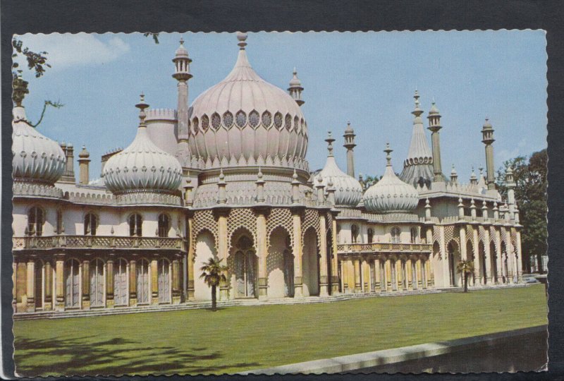 Sussex Postcard - The Royal Pavilion, Brighton       T7340
