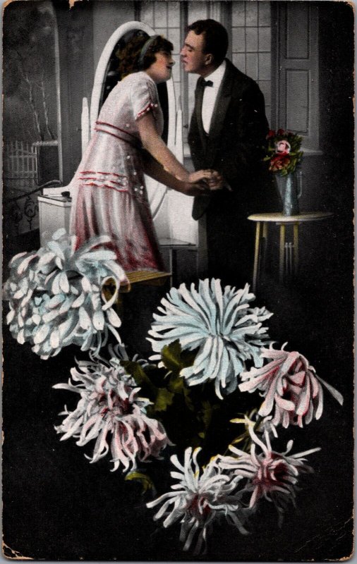 Romantic Victorian Couple Vintage Postcard C001