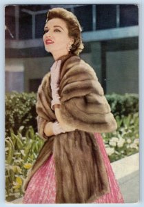Pretty Woman Albert Gioielli Furrier Fur Scarf Fashion Advertising Postcard