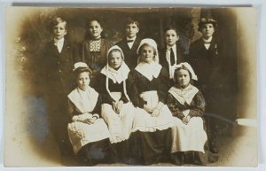 RPPC Children In Colonial Pioneer Clothing Apron Bonnet Real Photo Postcard K14