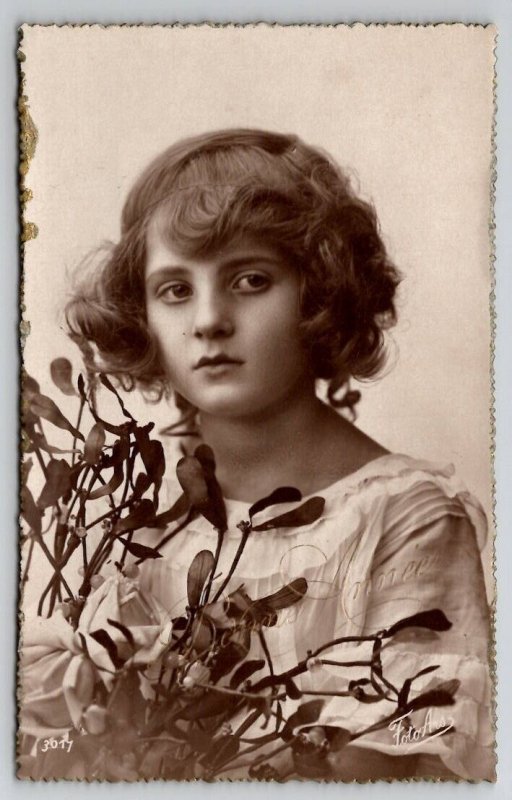 RPPC Beautiful Little Girl Greeting Bonne Annee Gilded Border Postcard F24