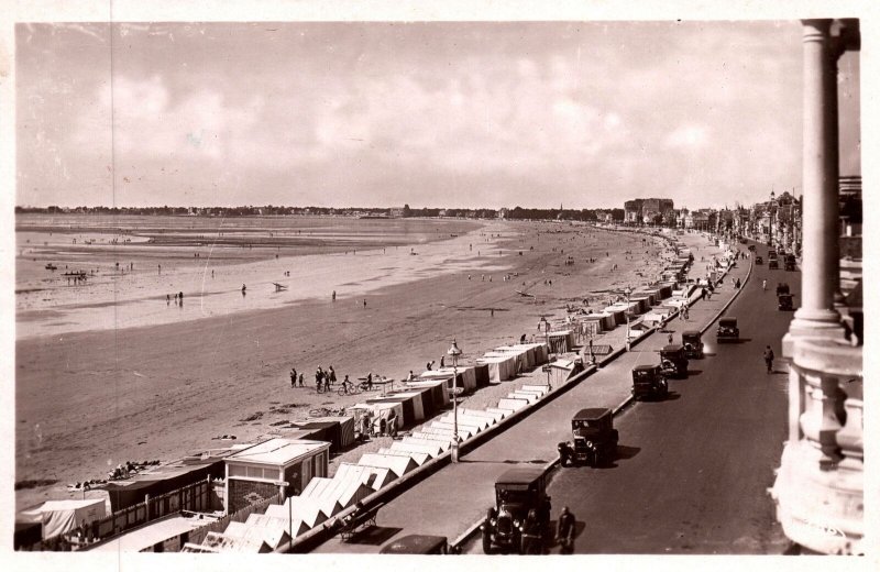 VINTAGE POSTCARD ANTIQUE MOTOR CAR PROCESSION BEACH HUTS PEOPLE LA BAULE 1916