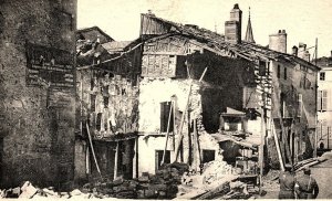 c1918 WWI MEUSE VALLEY BELGIUM A BOMBARDED CITY DAMAGE SOLDIERS POSTCARD P1589