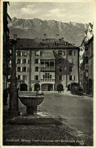 austria, INNSBRUCK, Herzog Friedrichstrasse mit Goldenem Dachl (1934) Postcard