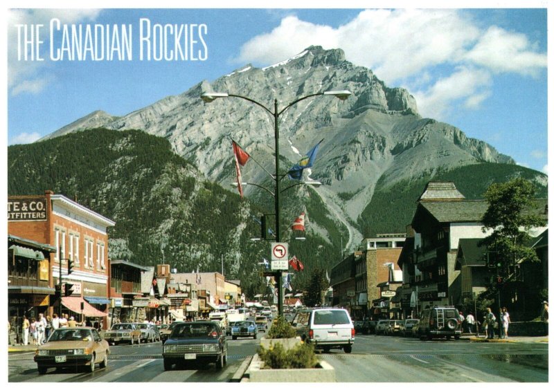 CONTINENTAL SIZE POSTCARD EARLY 1980s STREET SCENE BANFF ALBERTA DOWNTOWN AREA