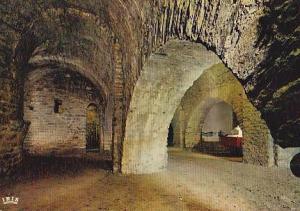 POSTAL B03118: En Roussillon. St Michel de Cuxa. La Crypte.