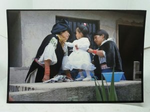 Morales Family Otavalo Ecuador Grandmother Mother & Child Vintage Postcard 1987