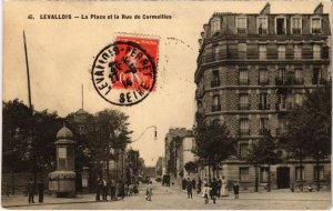 CPA Levallois Perret Place et Rue de Cormeilles (1311036)
