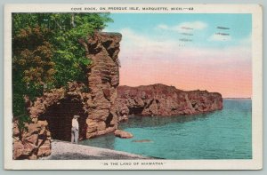 Marquette Michigan~Presque Isle Hiawatha Cove Rock~1940s Linen Postcard