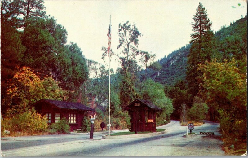 Entrance Gate & Ranger Station Merced CA Yosemite Nat'l Park Vtg Postcard K35