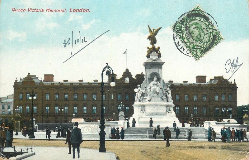 England London Post card Queen Victoria Memorial Monument and Buckingham Palace