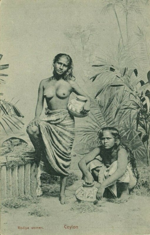 ceylon, Beautiful Native Nude Rodiya Women with Water Chatty Pottery (1910s) (2)