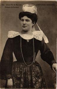 CPA Jeune fille de Bannalec Costume de Semaine. Costumes Bretons (348951)
