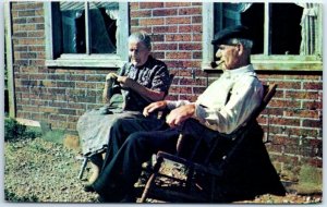 Postcard - A couple from Gaspé at retirement age - Percé, Canada