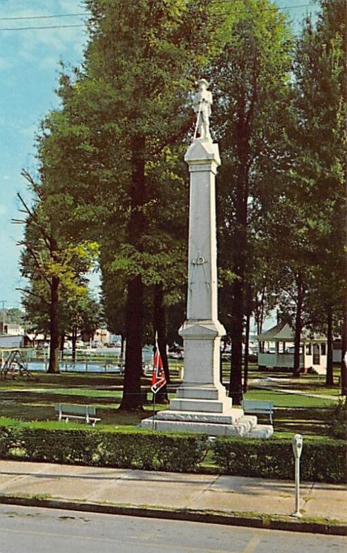 One is Park and Confederate monument Union city, Tennessee, USA Civil War Unu...